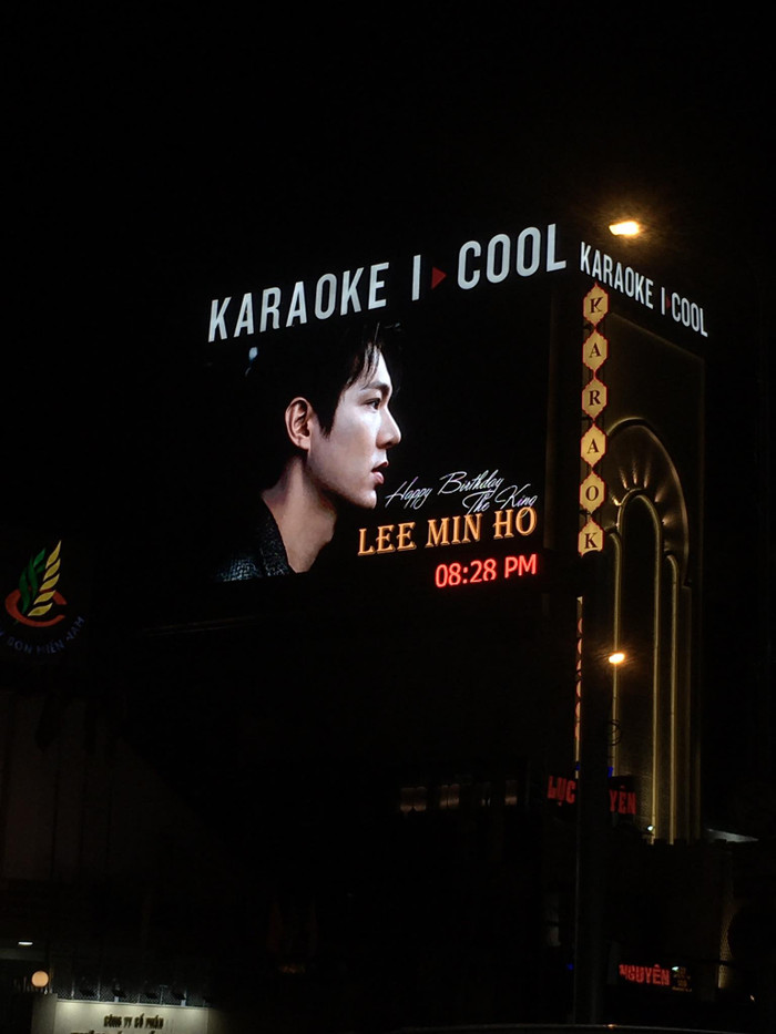 Màn hình đèn LED tại TP. Hồ Chí Minh để chúc mừng sinh nhật nam diễn viên.